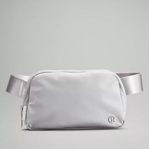NWT Lululemon Everywhere Belt Bag in Silver Drop White